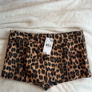 Leopard Print mini Skirt / Short